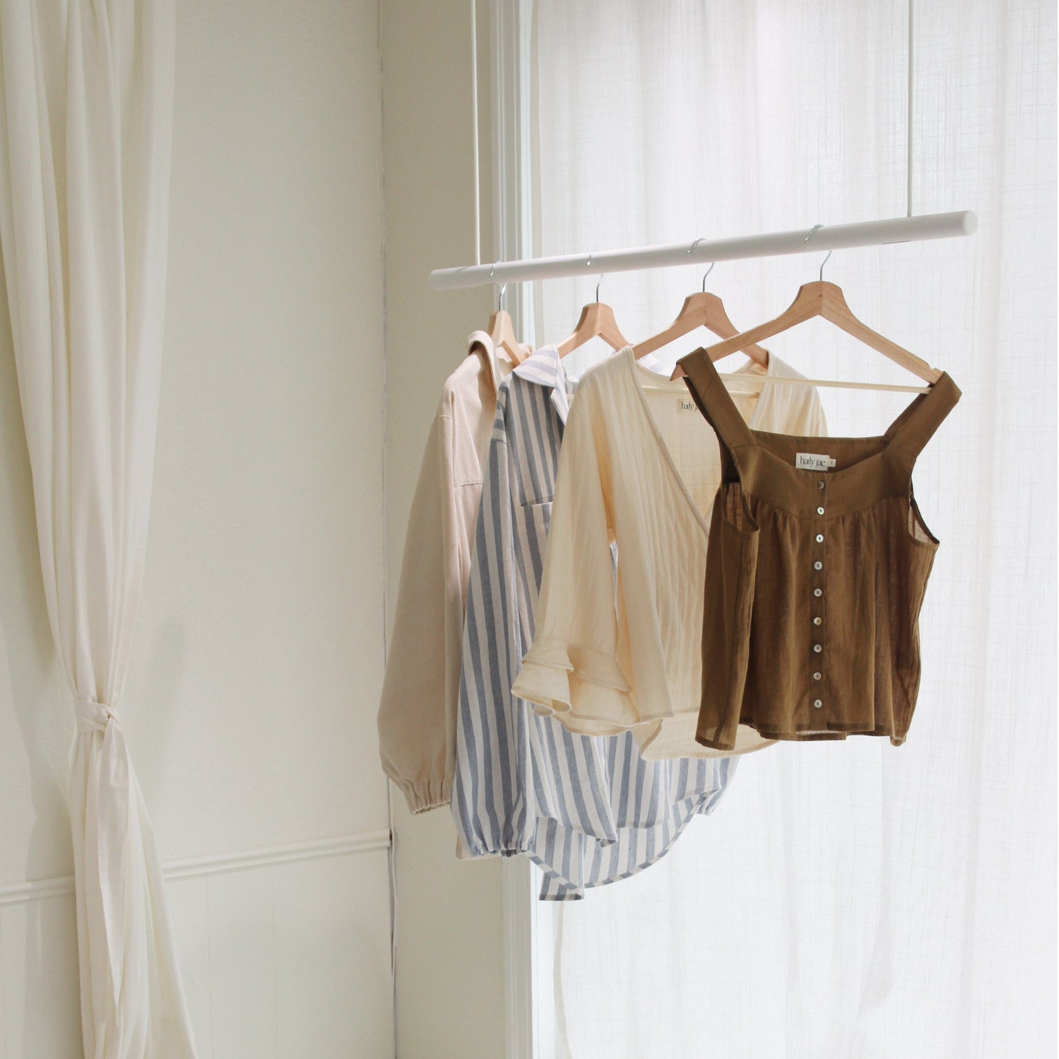 Guide: Choosing a Hanging Coat Rack