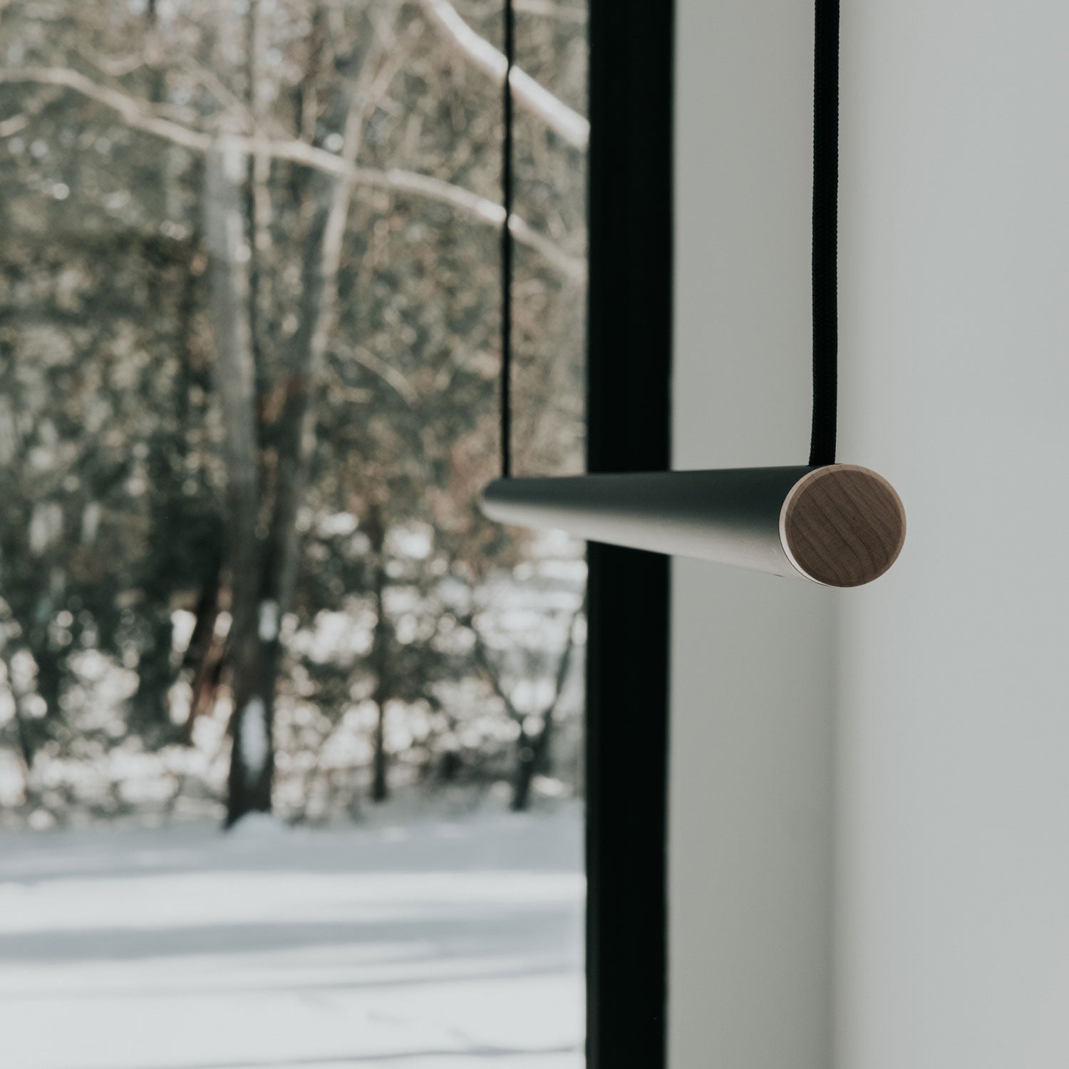 Open Closet Hanging Pole in Black